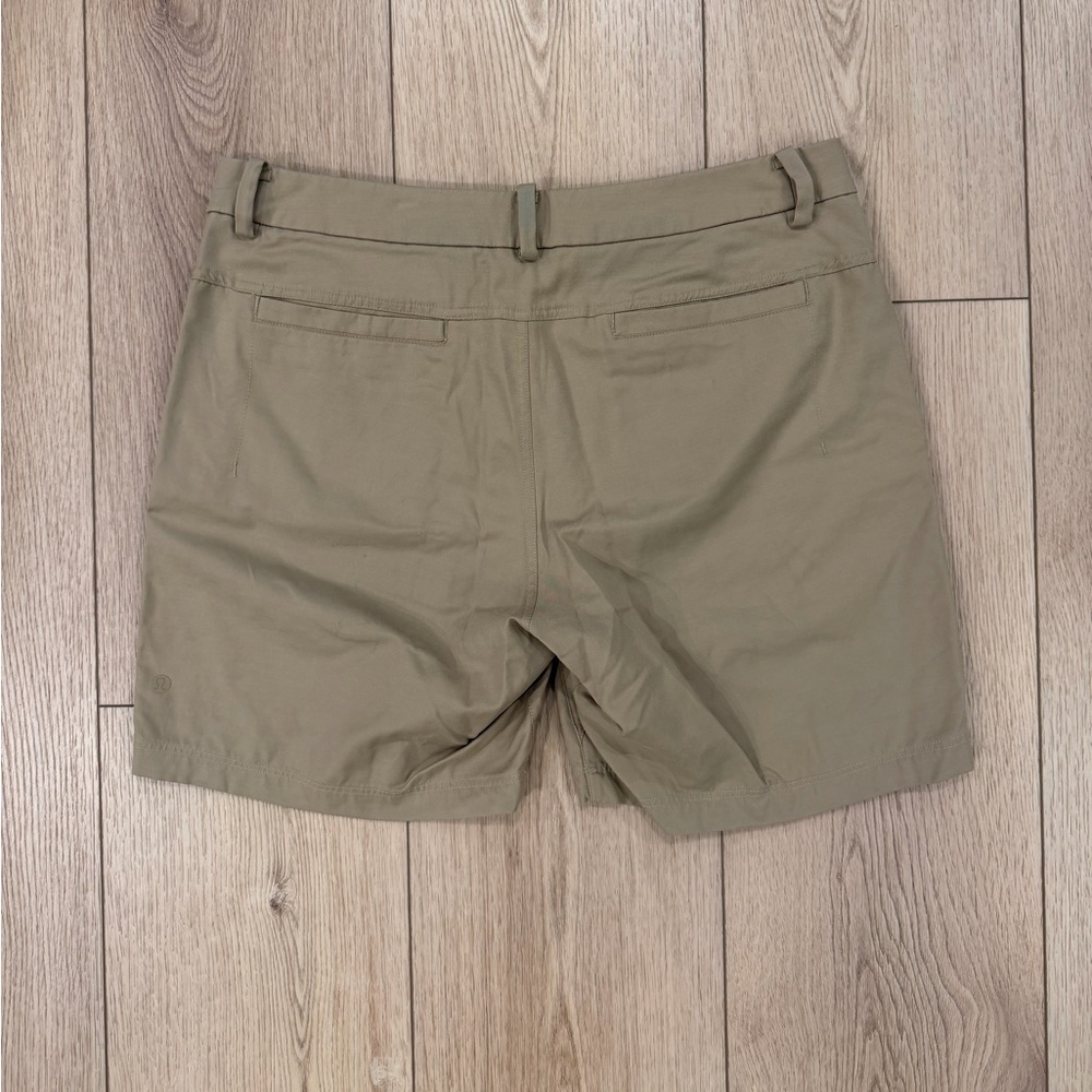 Lululemon Men’s Commission Short Size 34. - Picture 2 of 3
